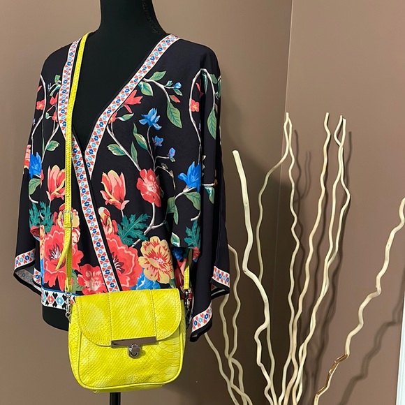 Liz Claiborne Yellow Vegan Python Crossbody Bag - Picture 3 of 11